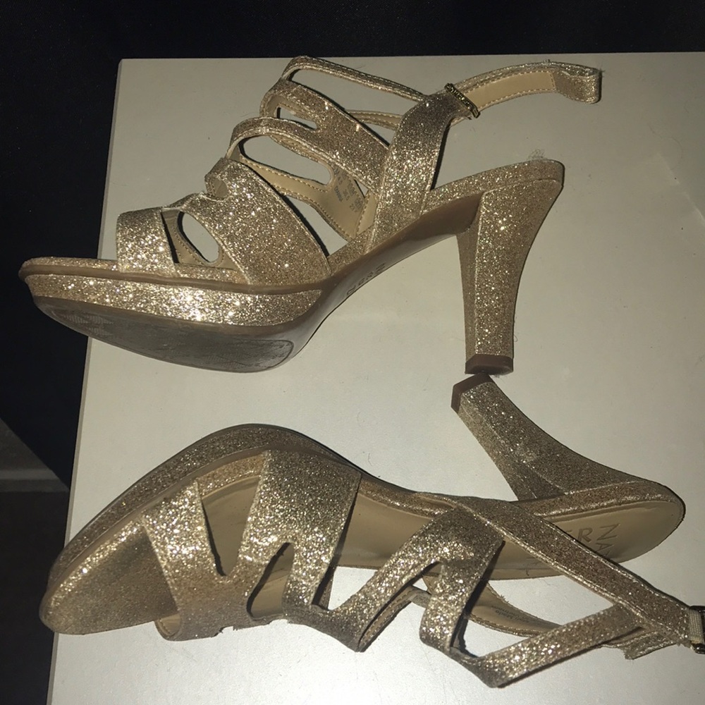 Heels - Picture 3 of 3